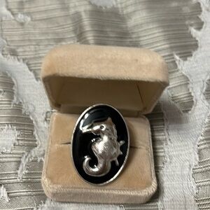 Seahorse ring